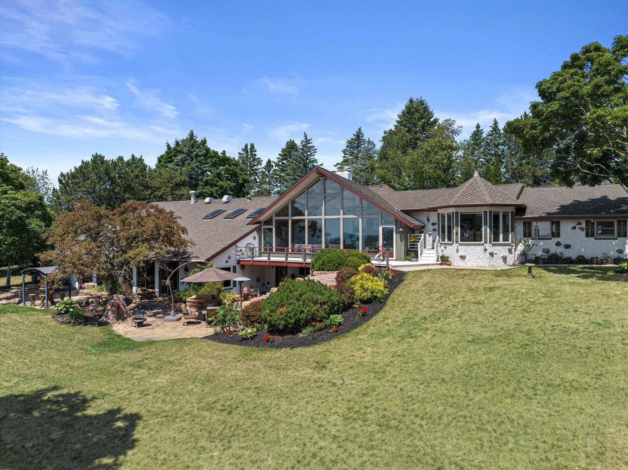 Property Photo: W215n5353 Ada Ct WI 53051