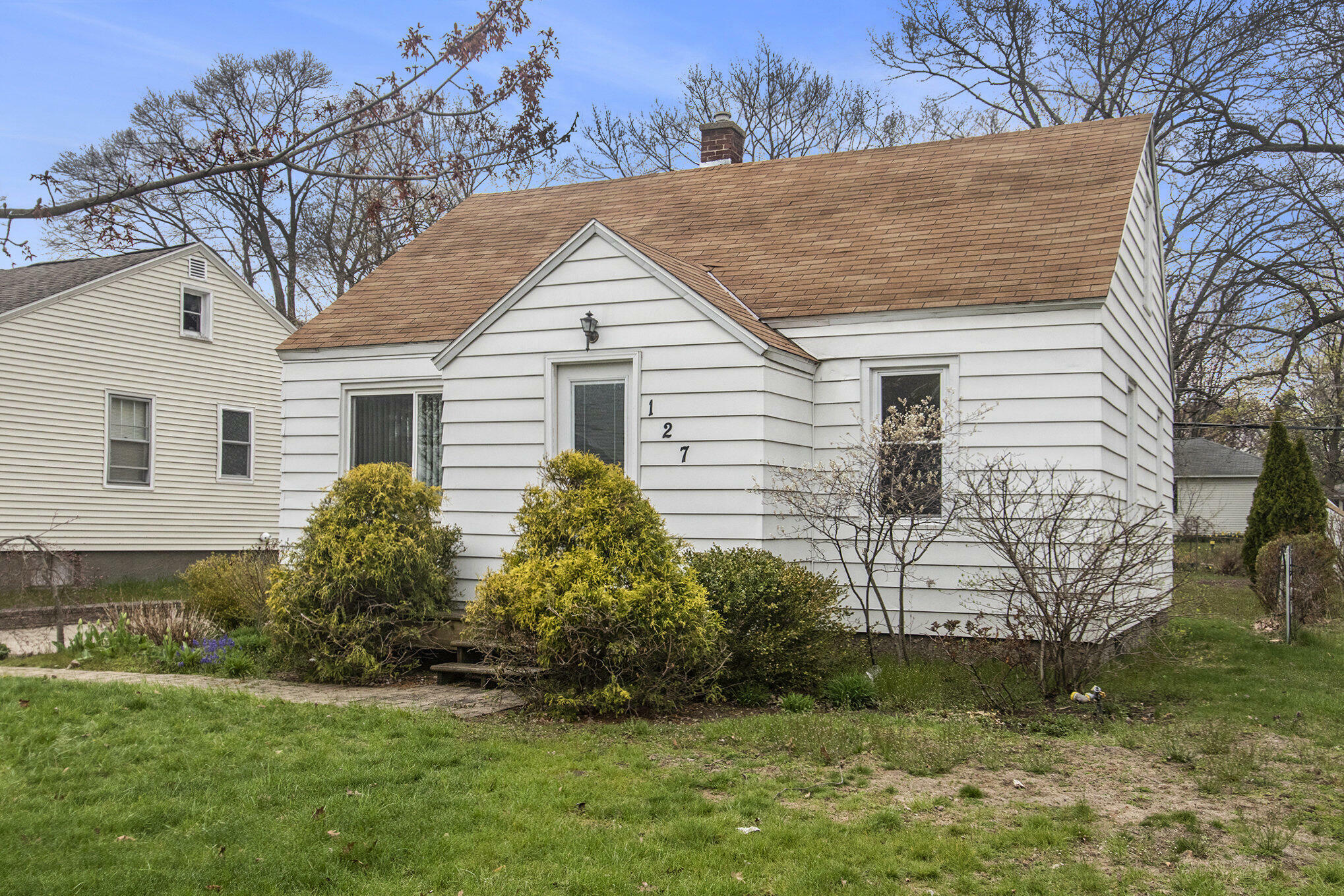 Property Photo:  127 Vanderveen Avenue  MI 49424 
