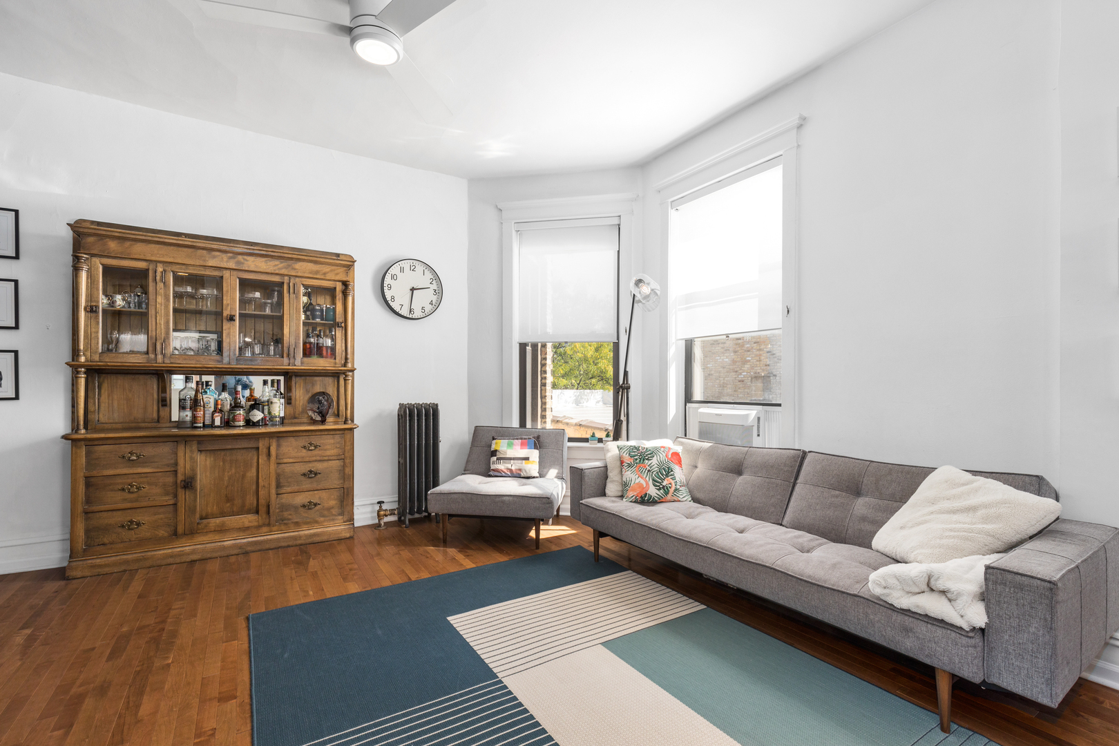 Property Photo: 3762 N Lakewood Avenue 3S IL 60613