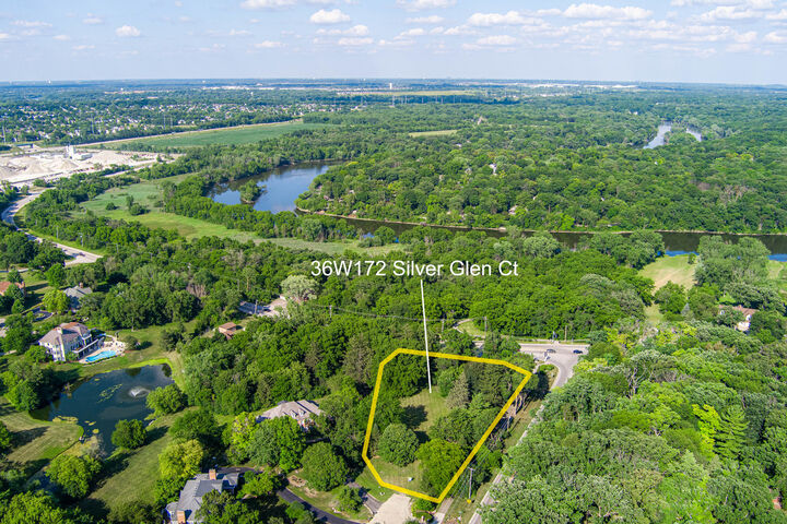 Property Photo: 36W172 Silver Glen Court IL 60175