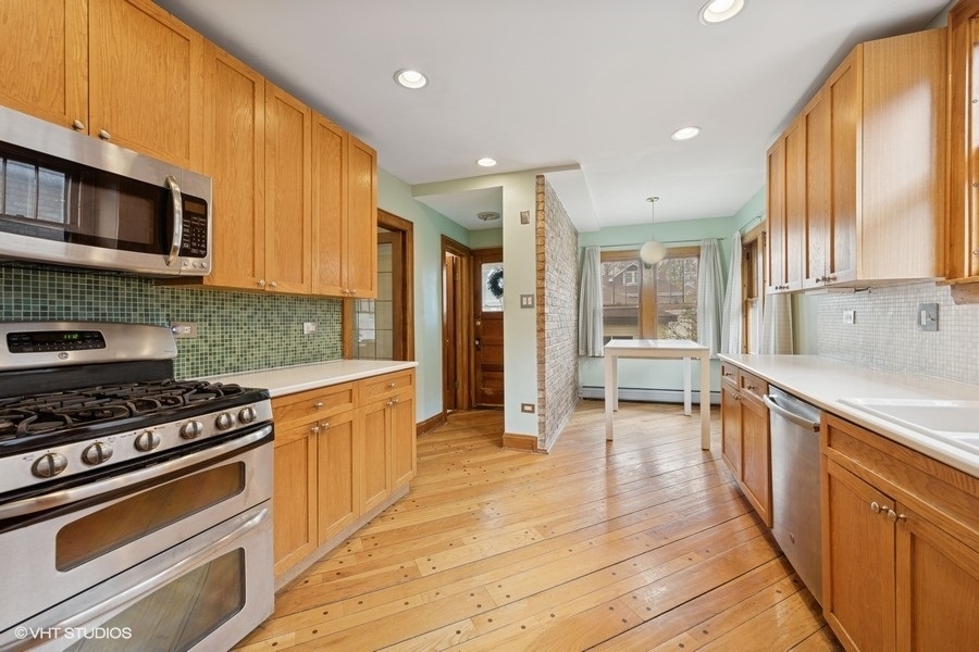 Property Photo: 1105 N Harvey Avenue IL 60302