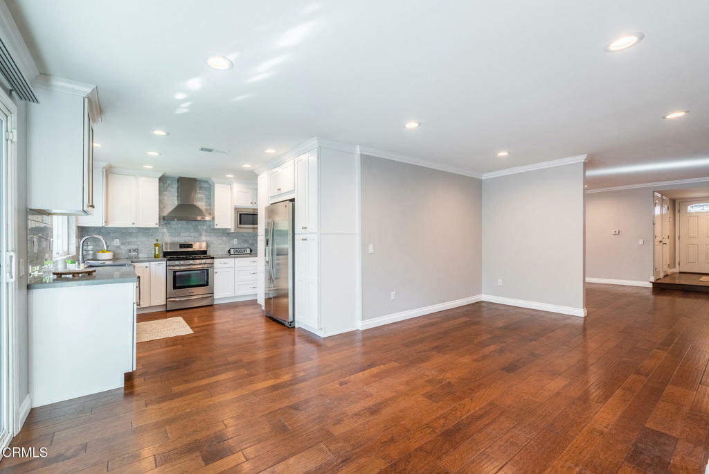Property Photo: 6206 Newcastle Avenue CA 91316