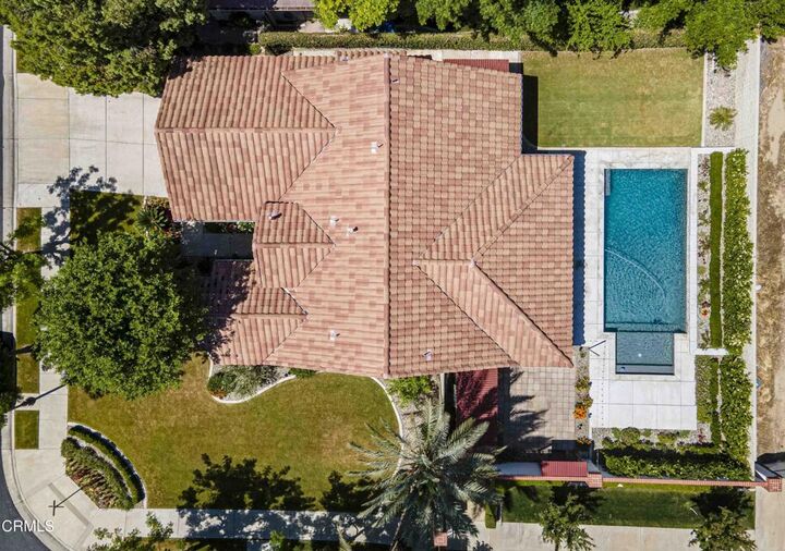 Property Photo:  2204 Snowdrop Drive  CA 93311 