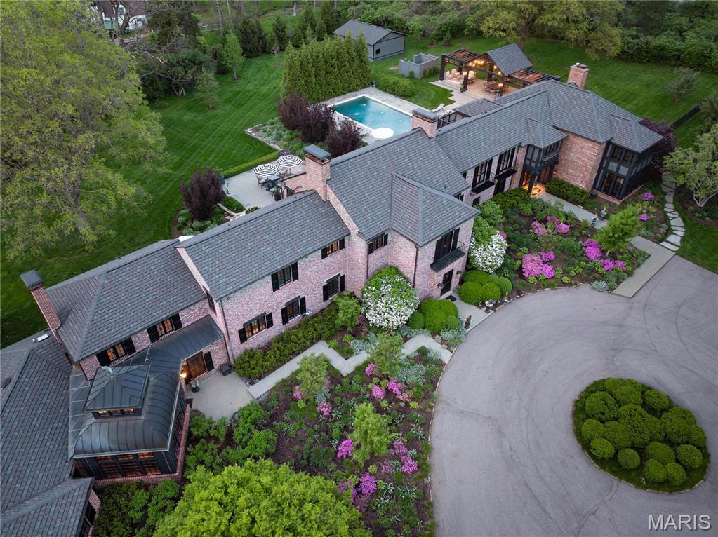 Property Photo: 1 Squires Lane MO 63131