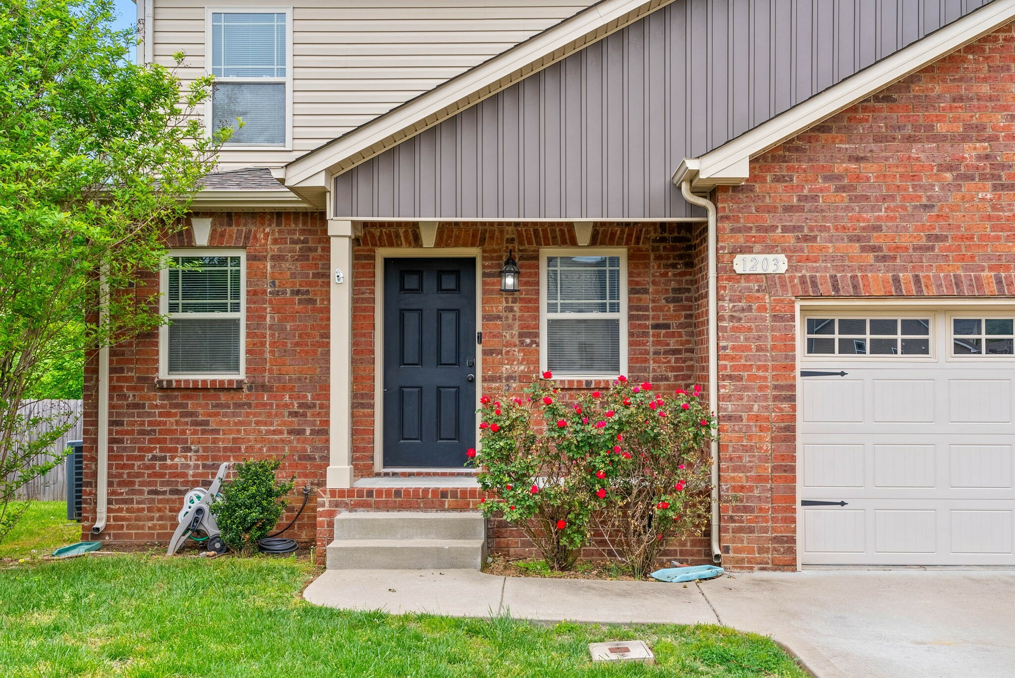 Property Photo: 1203 Applewood Cir TN 37040
