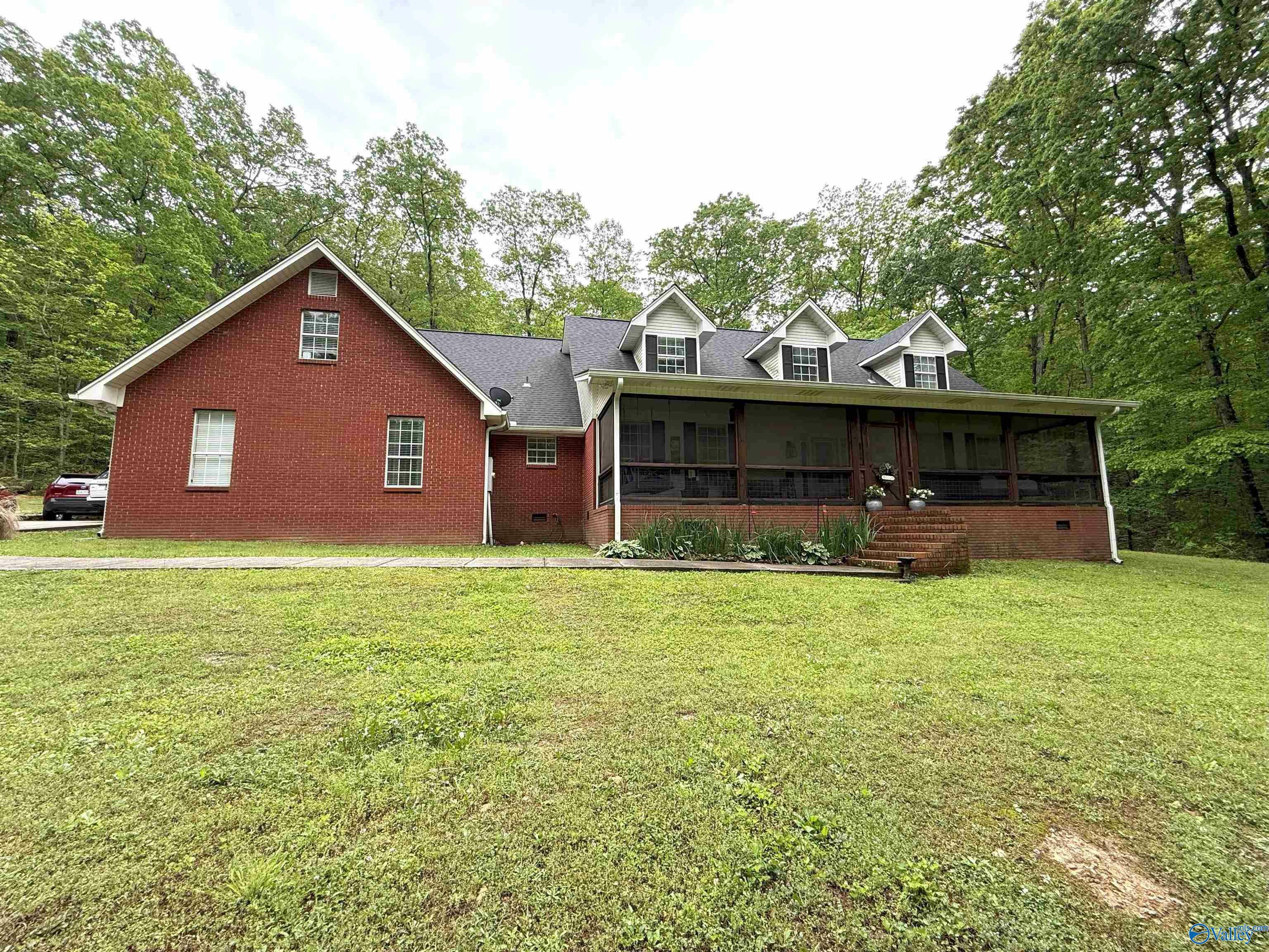 Property Photo: 7668 Owls Hollow Road AL 35901