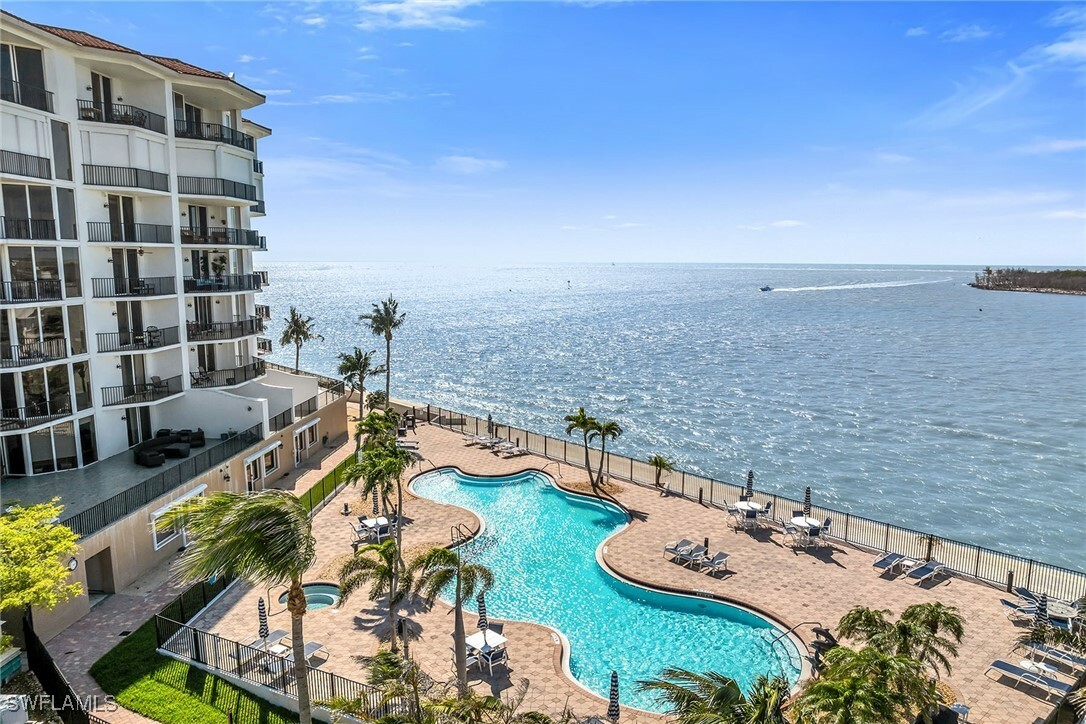 700 La Peninsula Boulevard 306  Naples FL 34113 photo