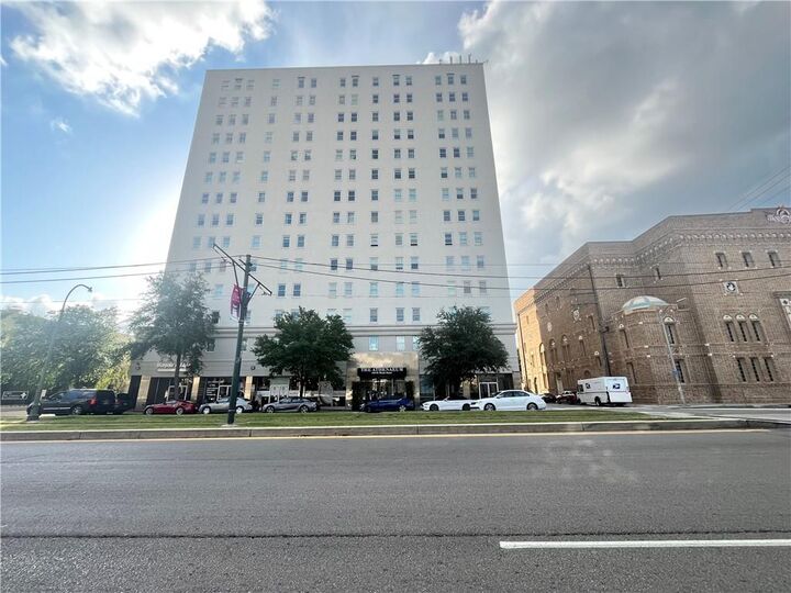 1205 St. Charles Avenue 804  New Orleans LA 70130 photo
