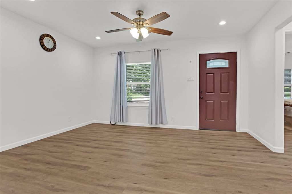 Property Photo: 1024 W Brockett Street TX 75092
