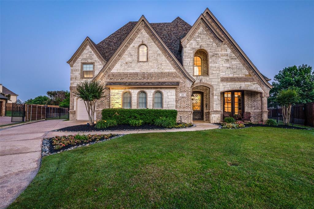 Property Photo: 2112 Camden Circle TX 76092