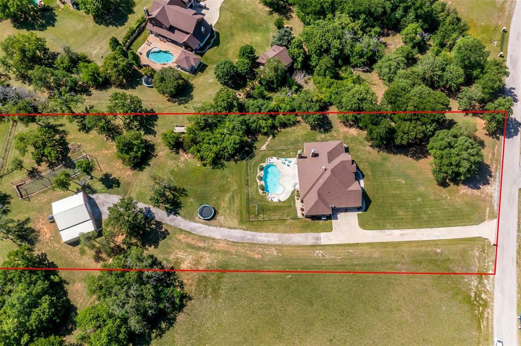 Property Photo: 806 N Savage Creek Lane TX 76087