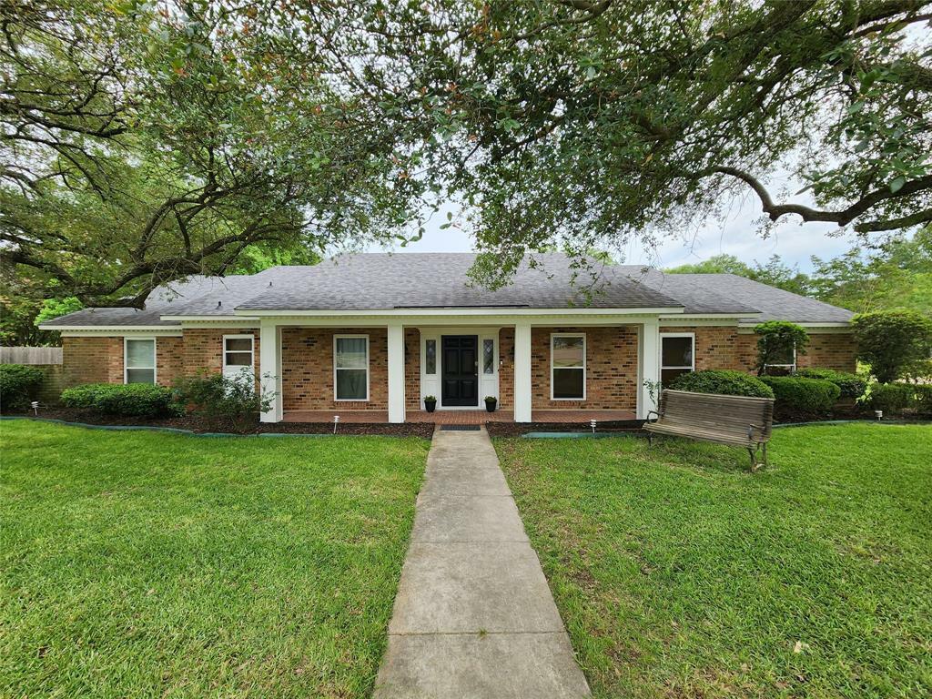 Property Photo: 589 Spring Lake Drive LA 71106