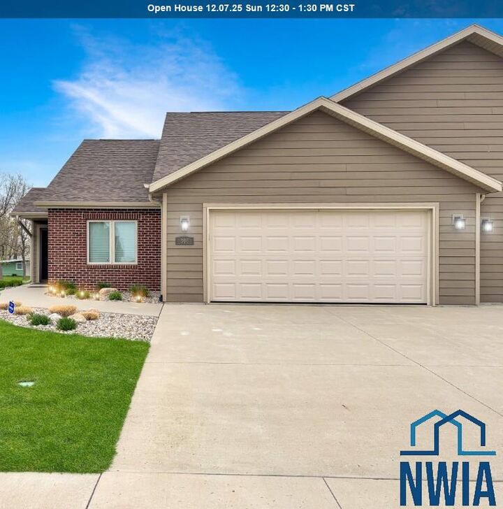 306 Prairie Bluff Dr  Sergeant Bluff IA 51054 photo