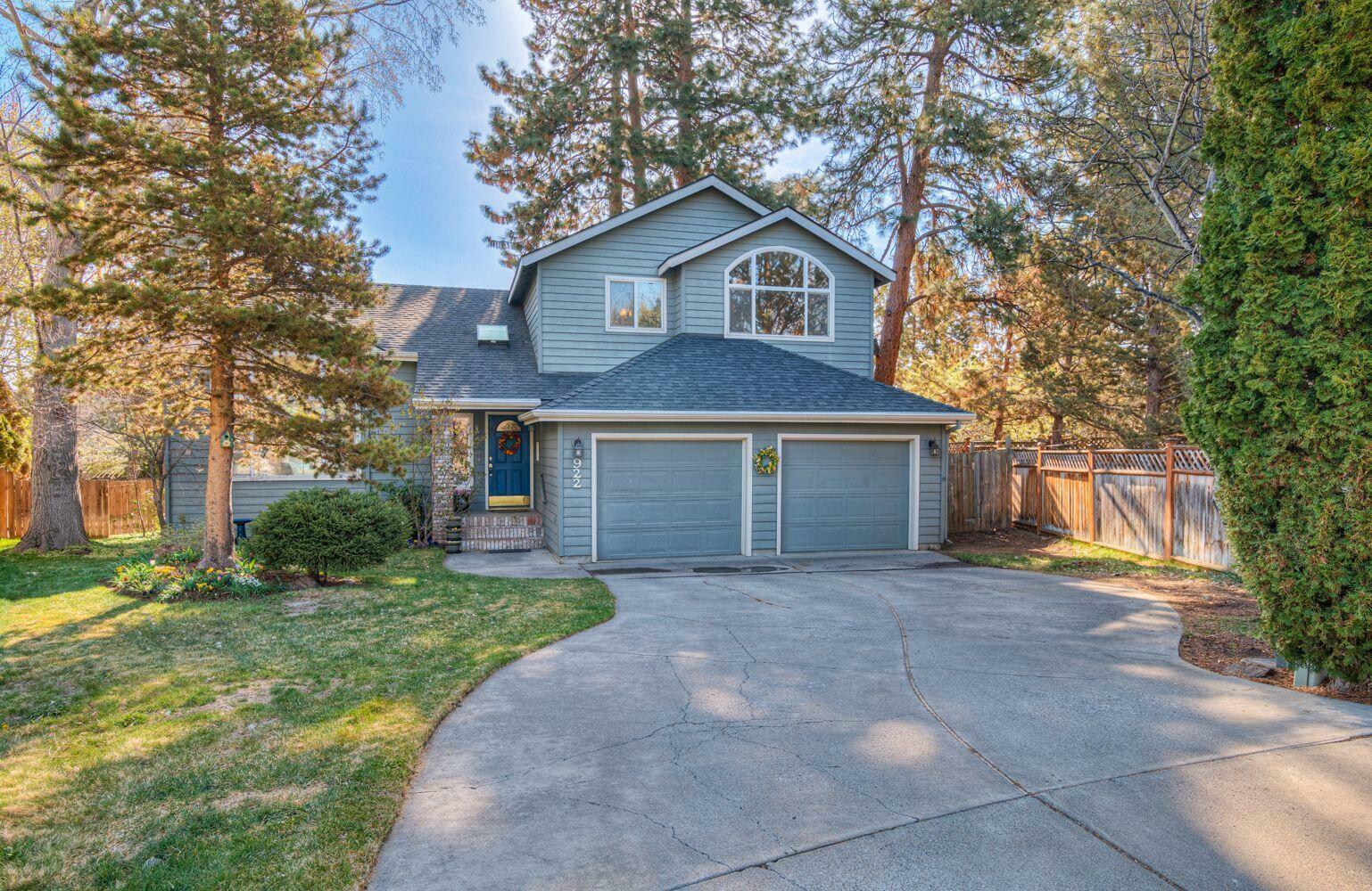Property Photo: 922 SE Sunwood Court OR 97702