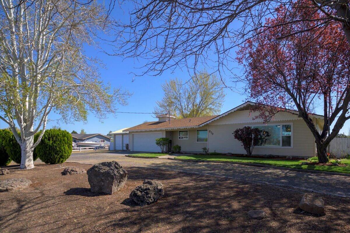 Property Photo: 270 NW 19th Street OR 97756