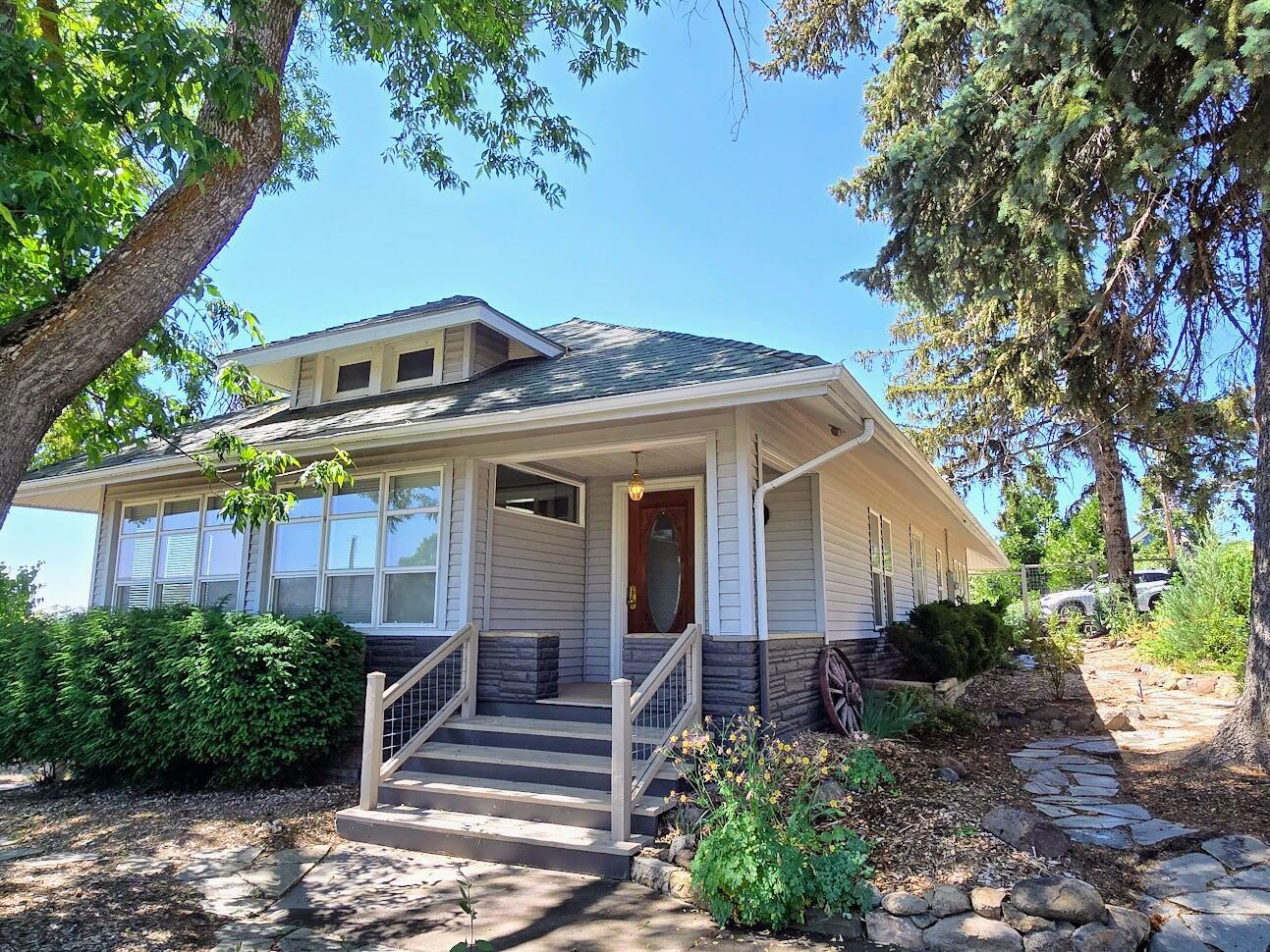 Property Photo: 234 N 1st Street OR 97601