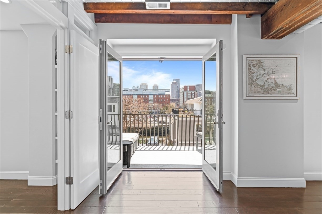 Property Photo: 343 Commercial St 304 MA 02109