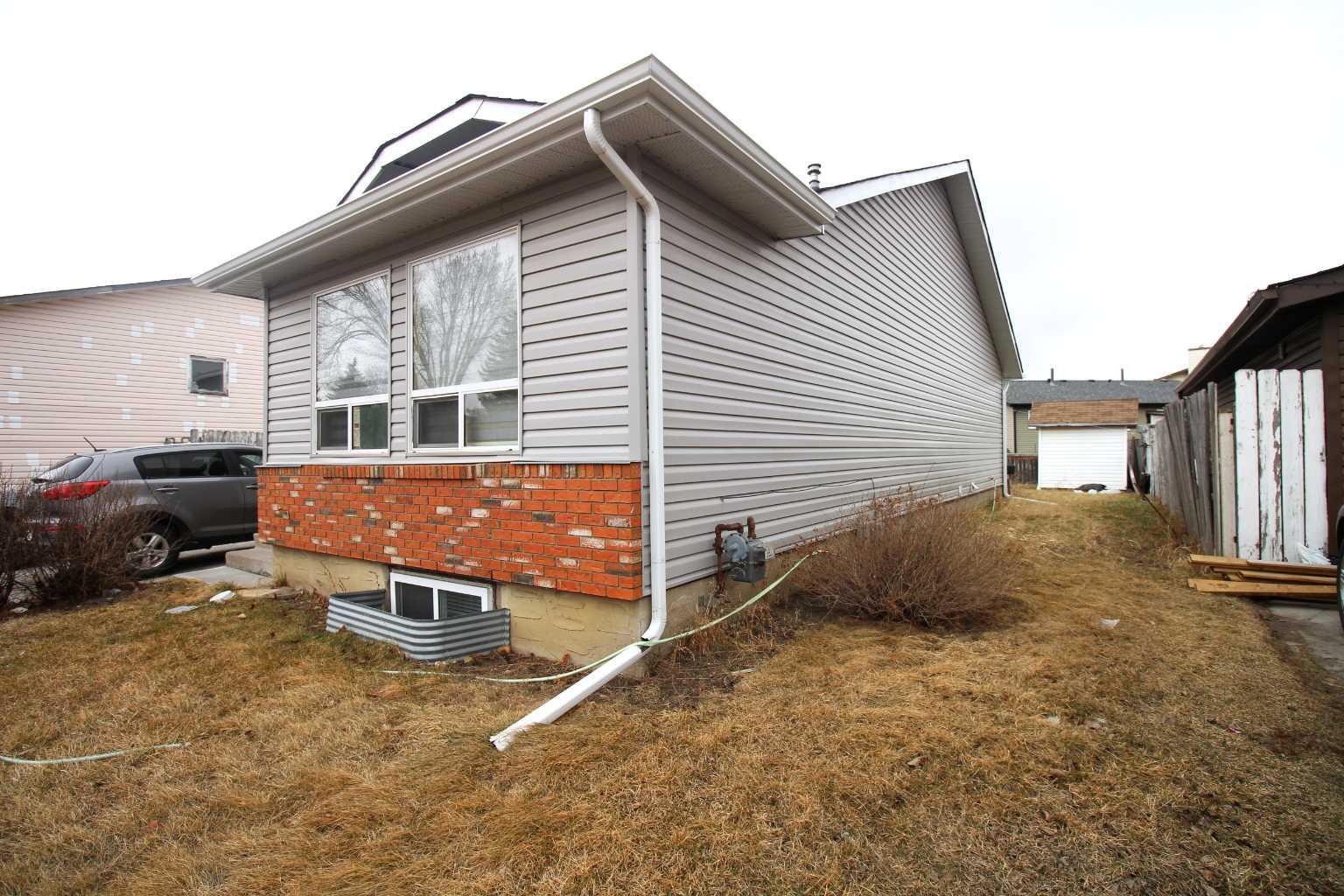 Photo de la propriété: 11 Falshire Drive NE AB T3J 1P7
