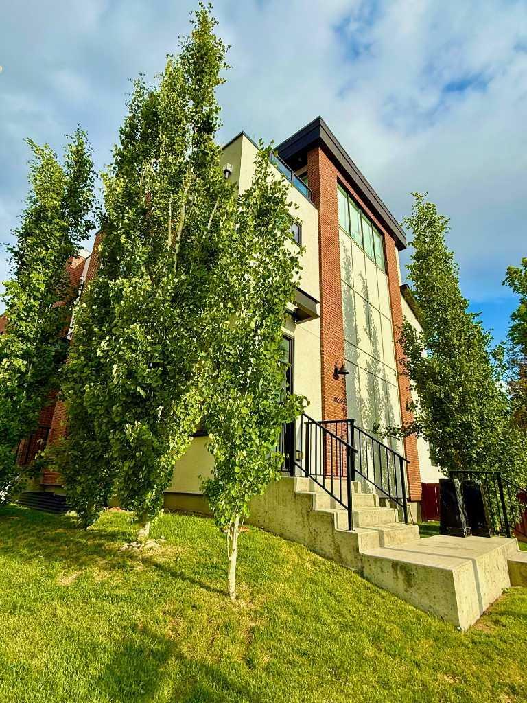 Property Photo:  4929 20 Street SW  AB T2T 5A4 