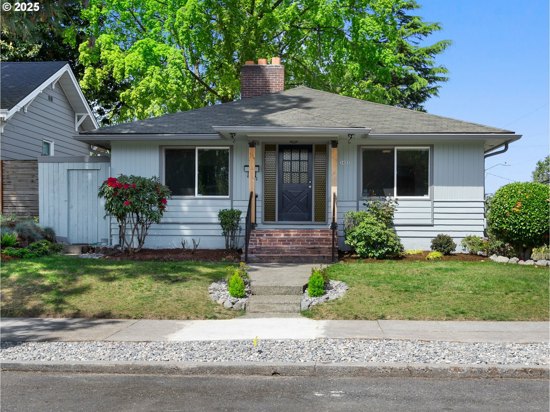 Property Photo: 1435 NE Buffalo St OR 97211