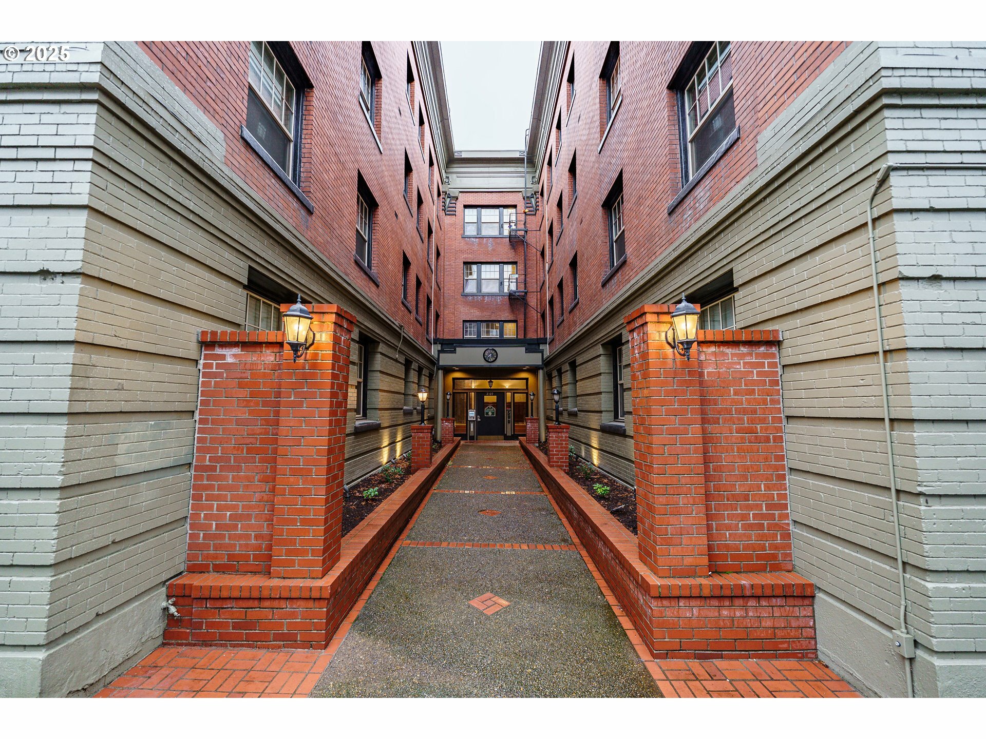 Property Photo: 2109 NW Irving St 114 OR 97210
