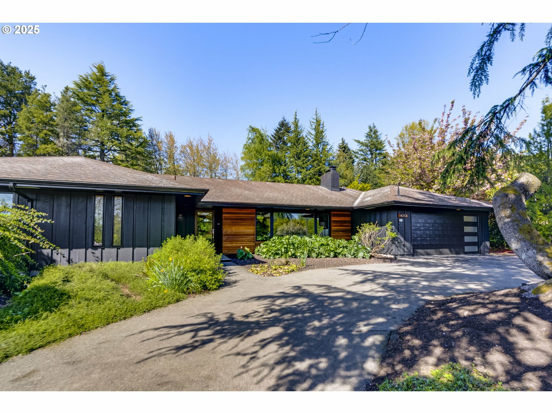 Property Photo: 4001 SW Jerald Ct OR 97221