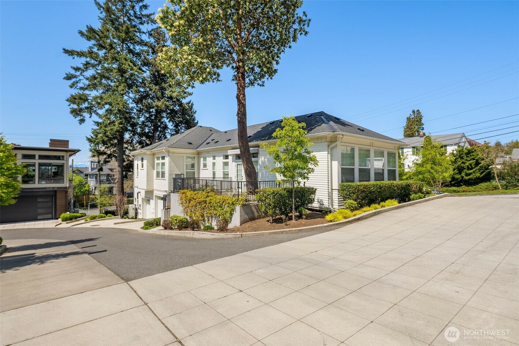 Property Photo: 957 W McGraw Street 1 WA 98119