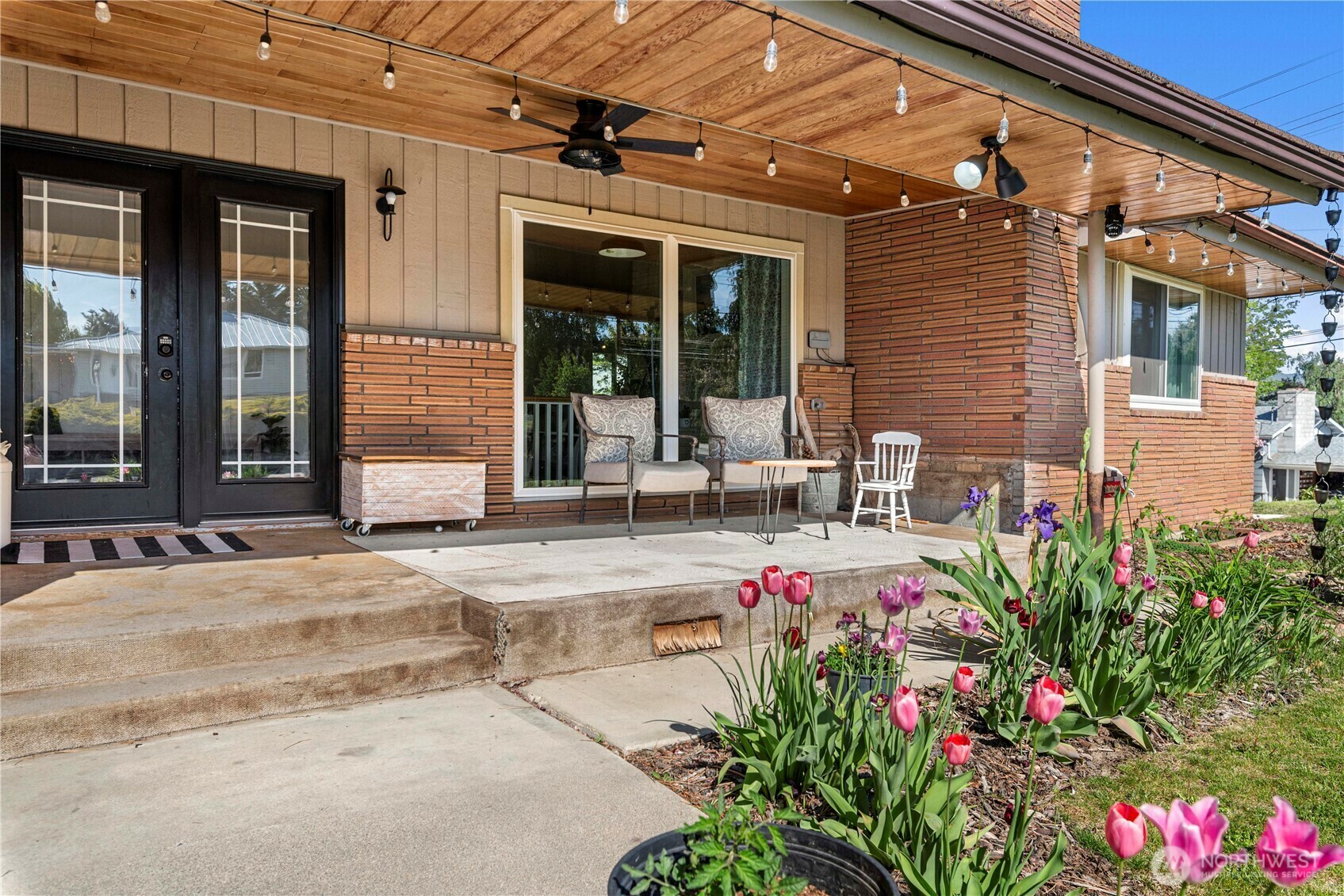 Property Photo:  780  10th Street NE  WA 98802 