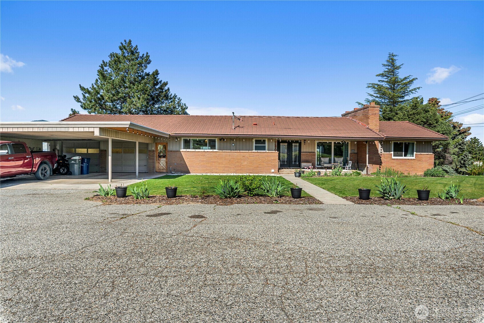 Property Photo: 780 10th Street NE WA 98802