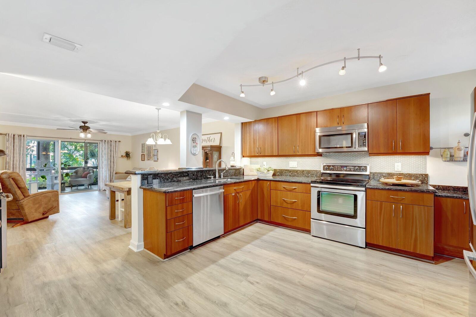 Property Photo:  2208 S Cypress Bend Drive 103  FL 33069 