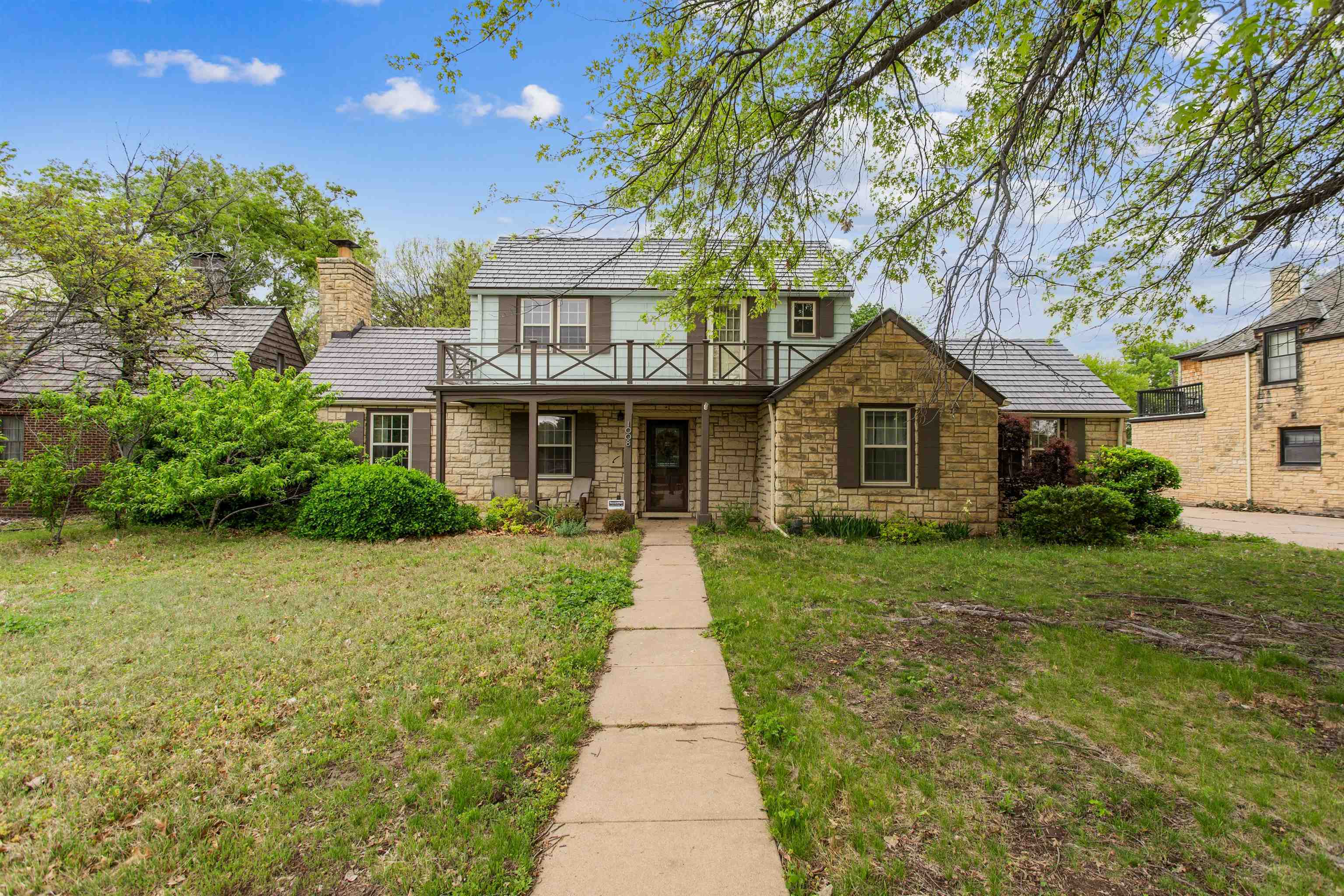 Property Photo: 1008 W Shadyway St KS 67203-3148