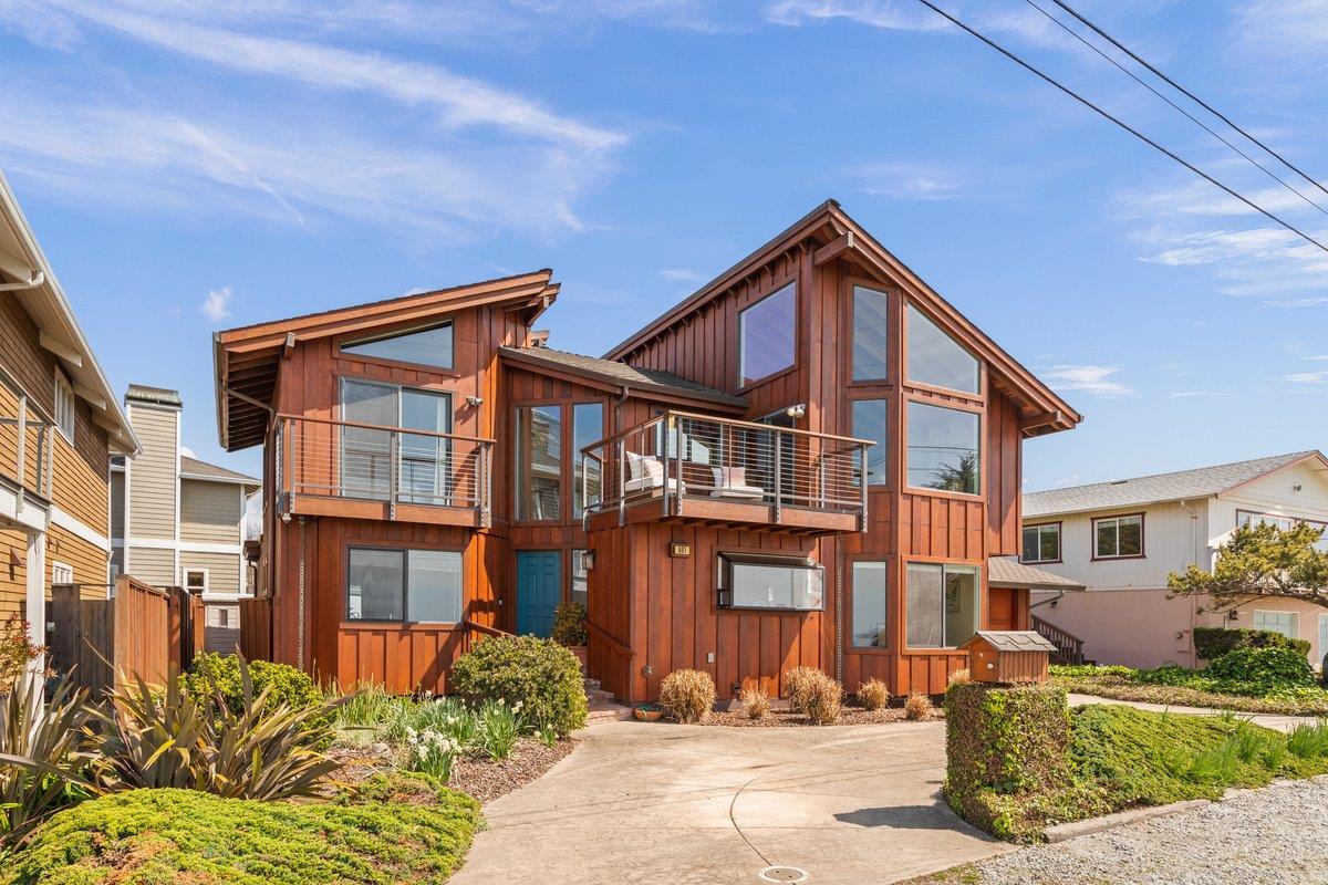 Property Photo:  861 Railroad Avenue  CA 94019 