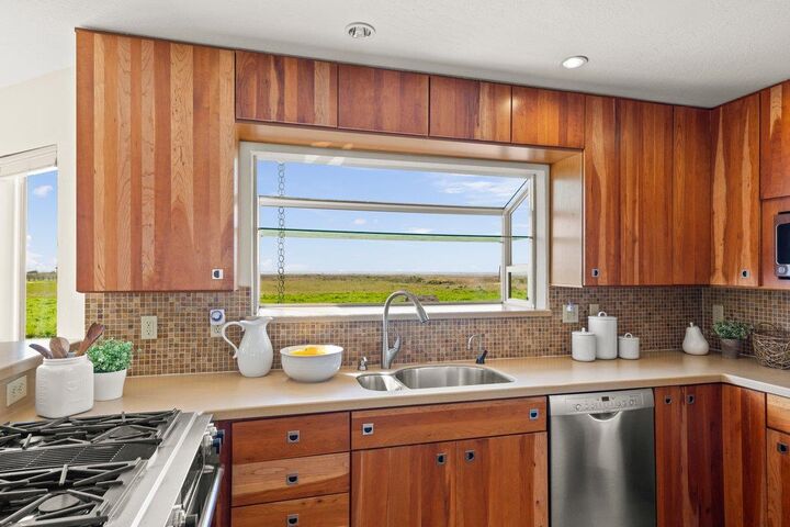 Property Photo:  861 Railroad Avenue  CA 94019 