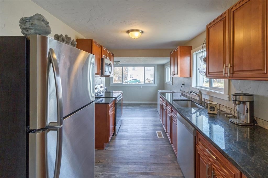 Property Photo: 2327 E Longfellow Ave WA 99207