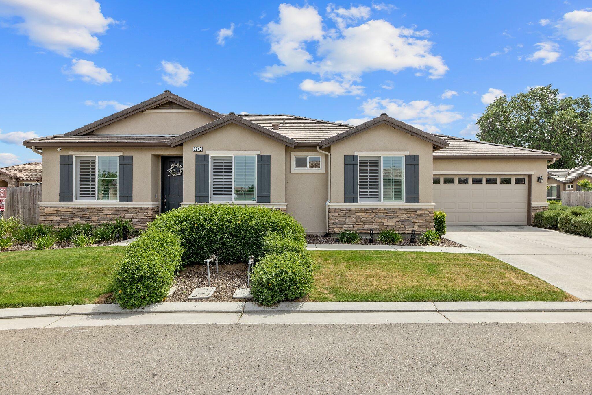 Property Photo: 3246 N Rova Court CA 93291