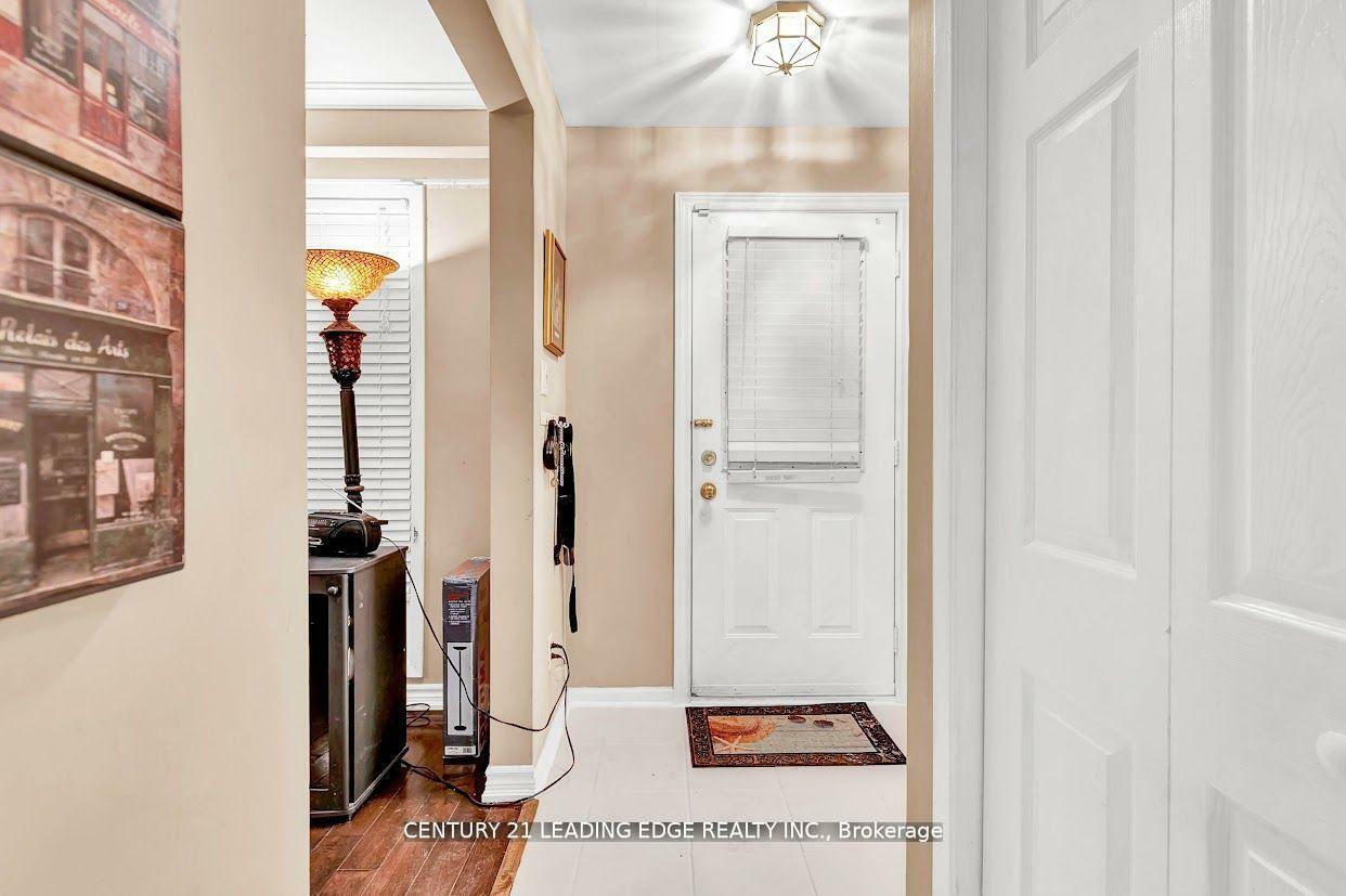 Photo de la propriété: 2145 Sandringham Drive ON L7P 1T8