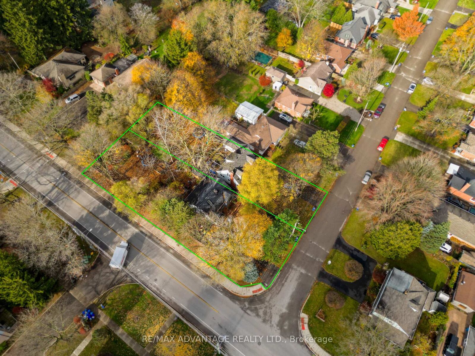 Property Photo: 419 Byron Boulevard ON N6K 2L6