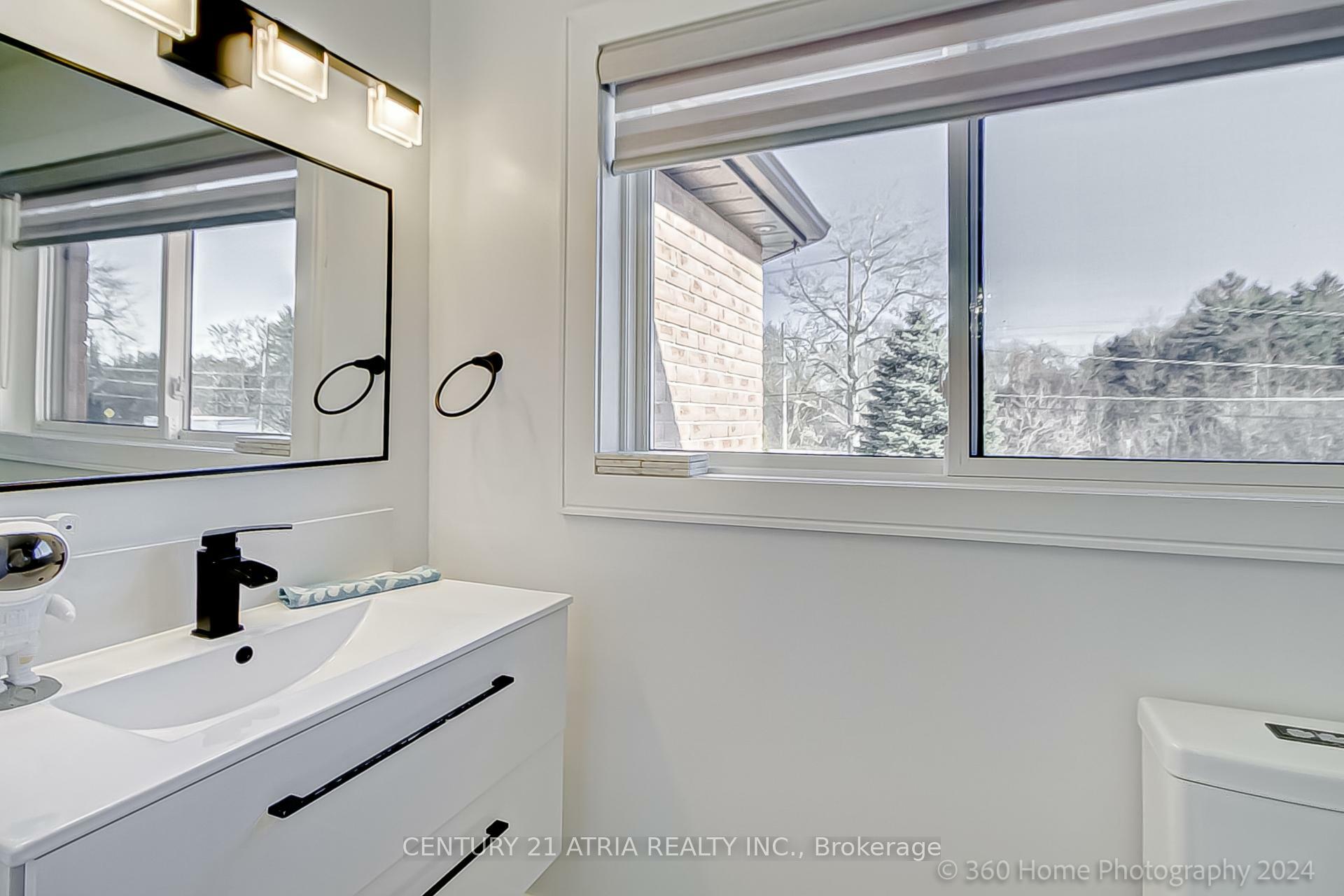 Property Photo: 220 Olde Bayview Avenue ON L4E 3E4