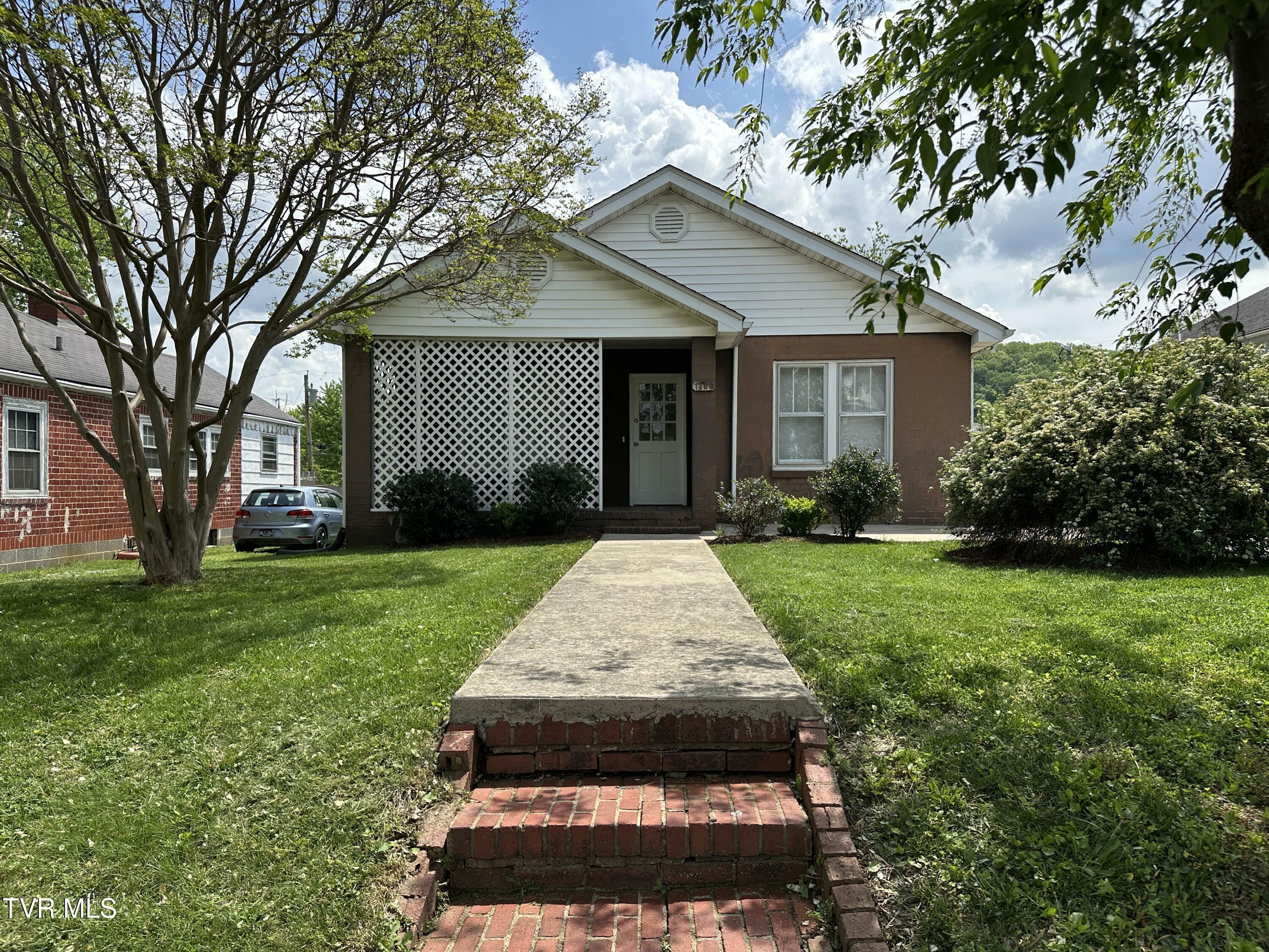 Property Photo: 1208 East Myrtle Avenue TN 37601