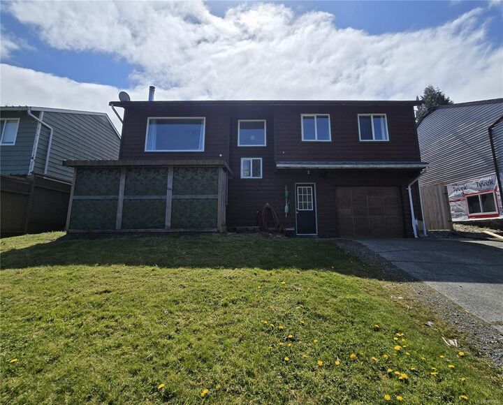 2121 Pioneer Hill Dr  Port McNeill BC V0N 2R0 photo