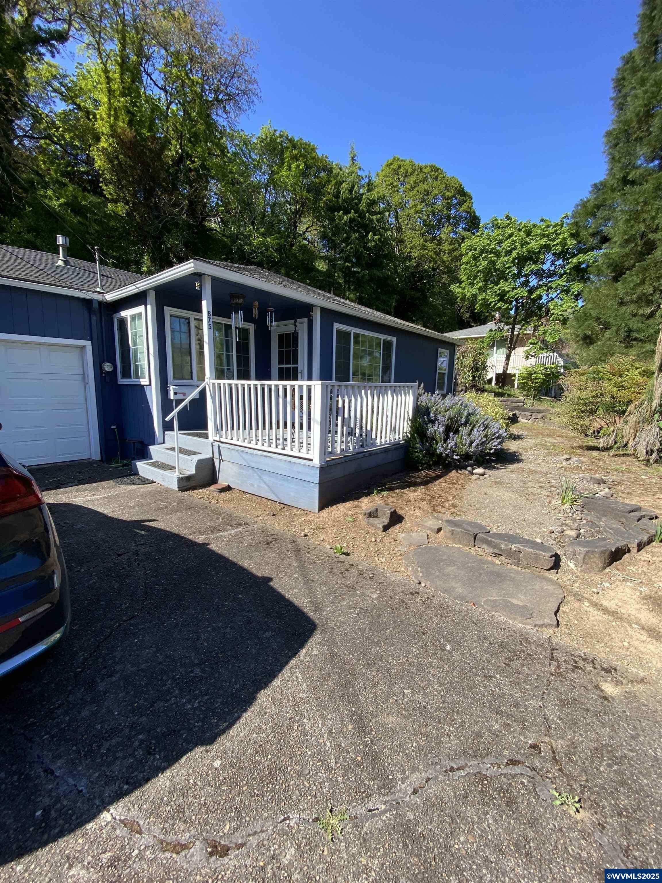 Property Photo: 875 Piedmont Av NW OR 97304