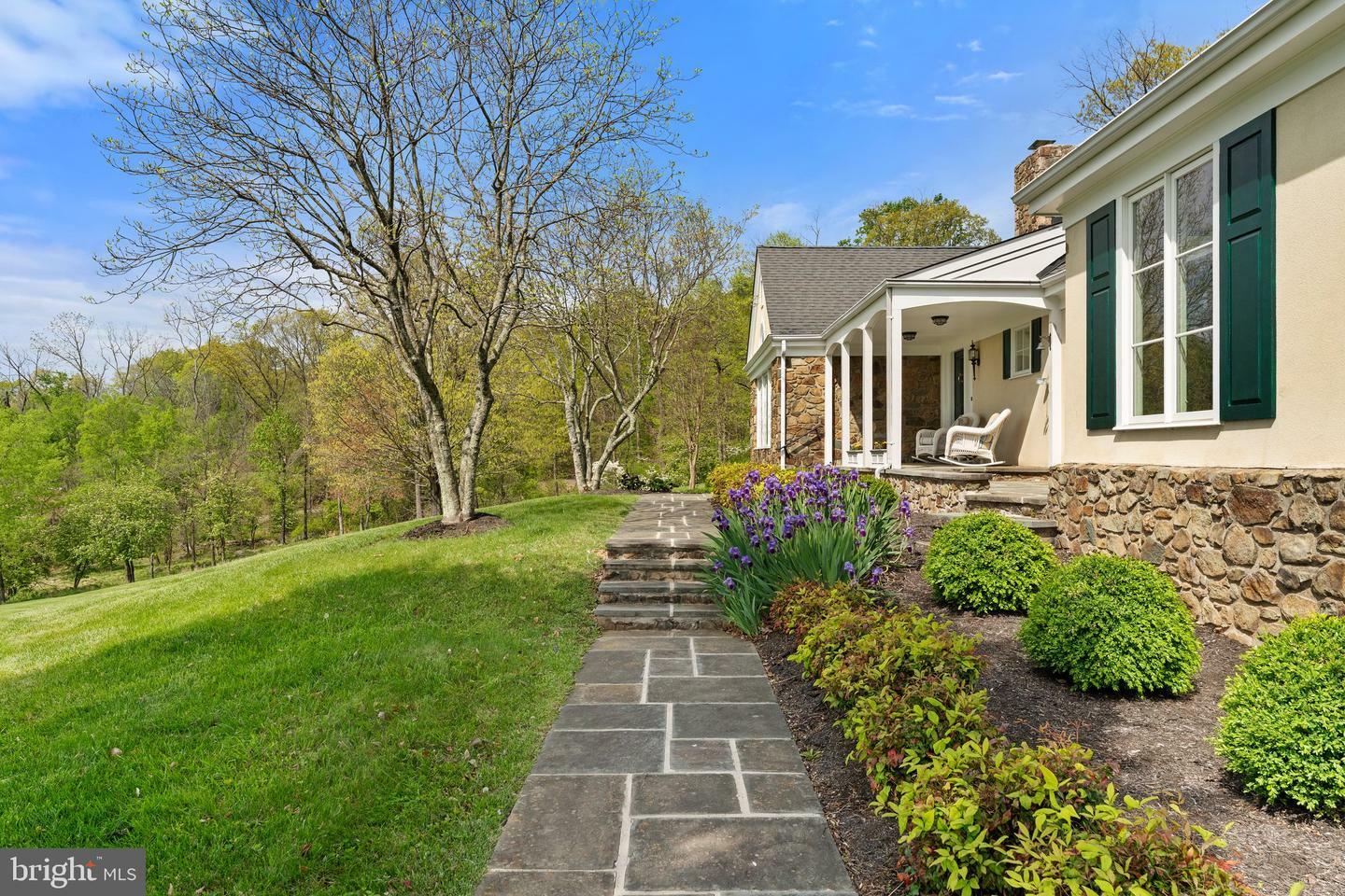 Property Photo:  8300 Falcon Glen Road  VA 20186 