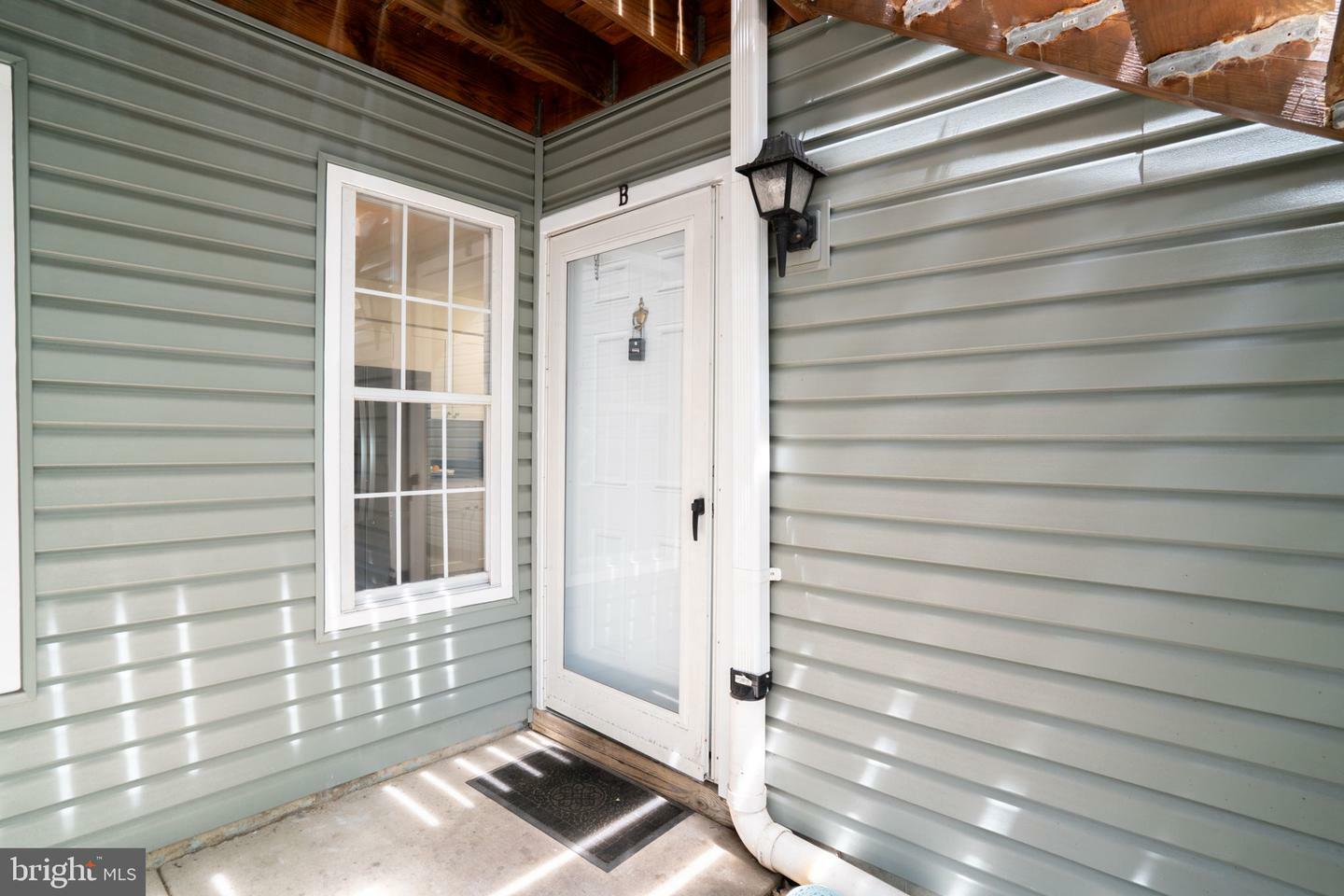 Property Photo: 8607 Beekman Place B 7B VA 22309