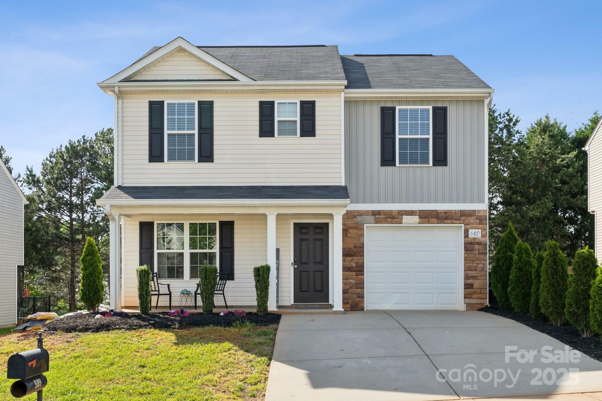 Property Photo: 509 Ellingsworth Lane NC 28214