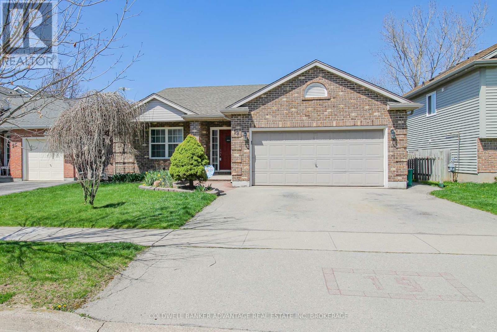 Photo de la propriété: 19 Windle Village Crescent ON L2V 4Z6