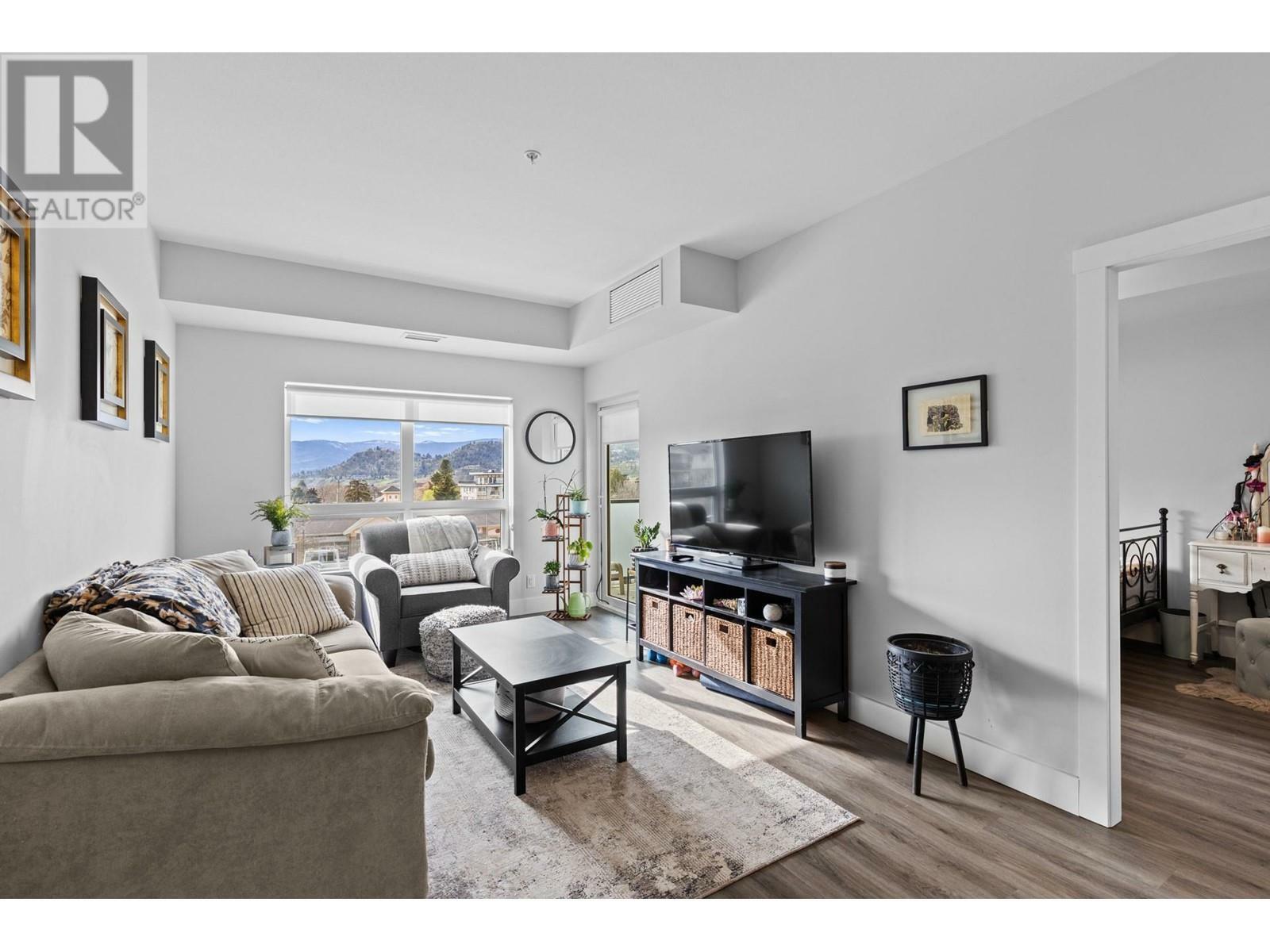 Property Photo: 191 Hollywood Road South 416 BC V1X 0B5