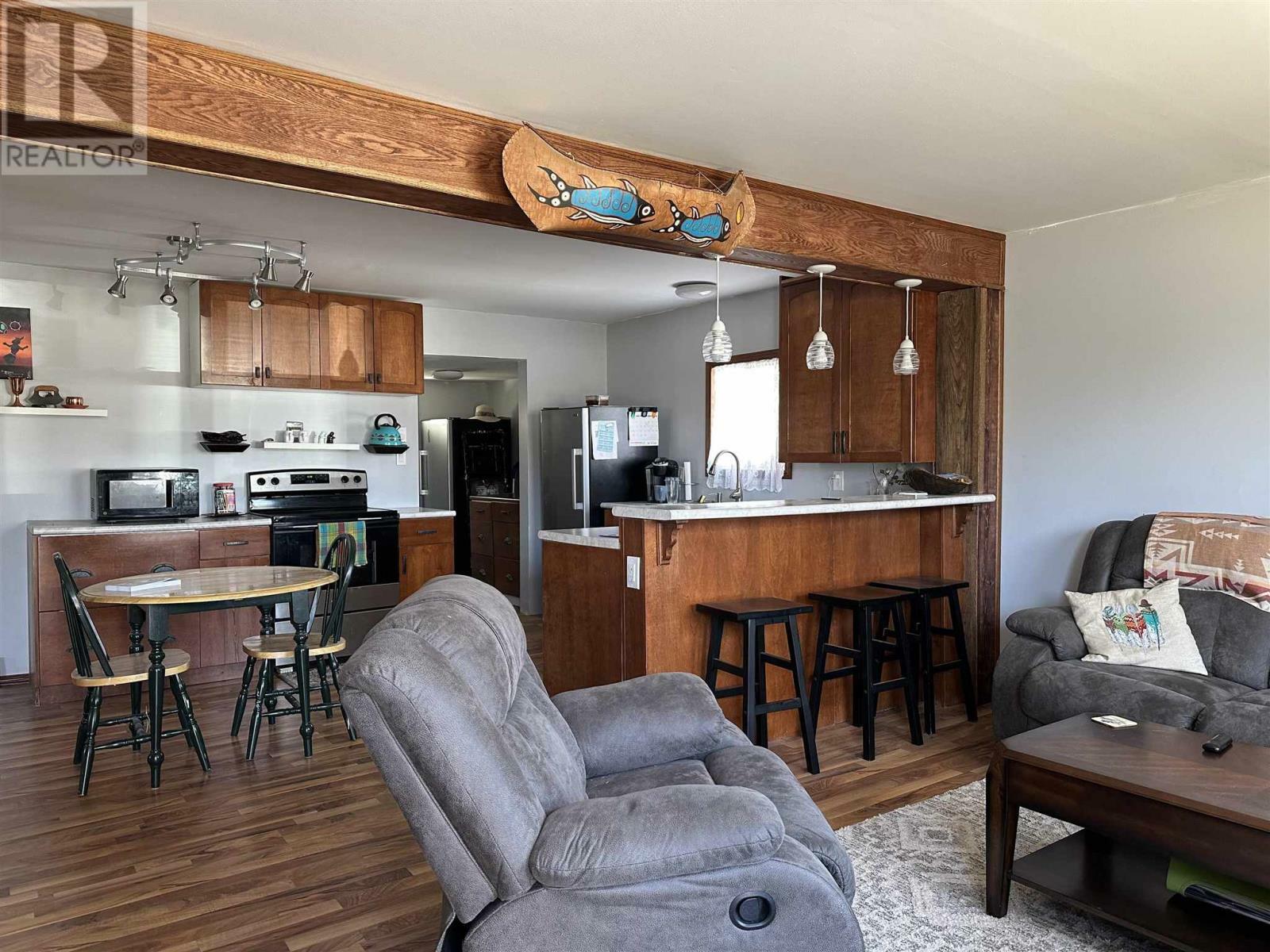 Property Photo: 637 Thompson St ON P9A 2W6