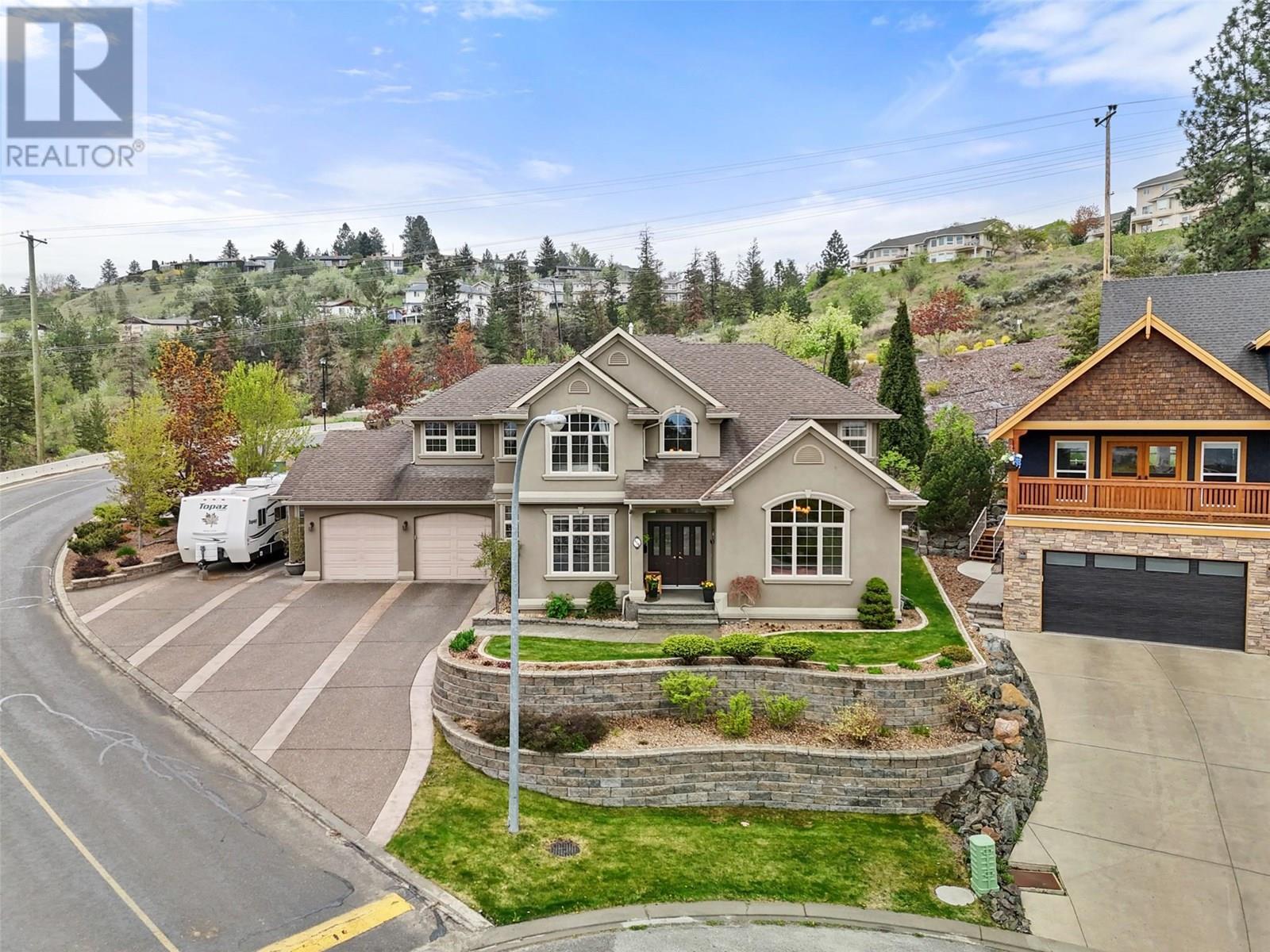Property Photo: 456 Azure Place BC V2E 2R1