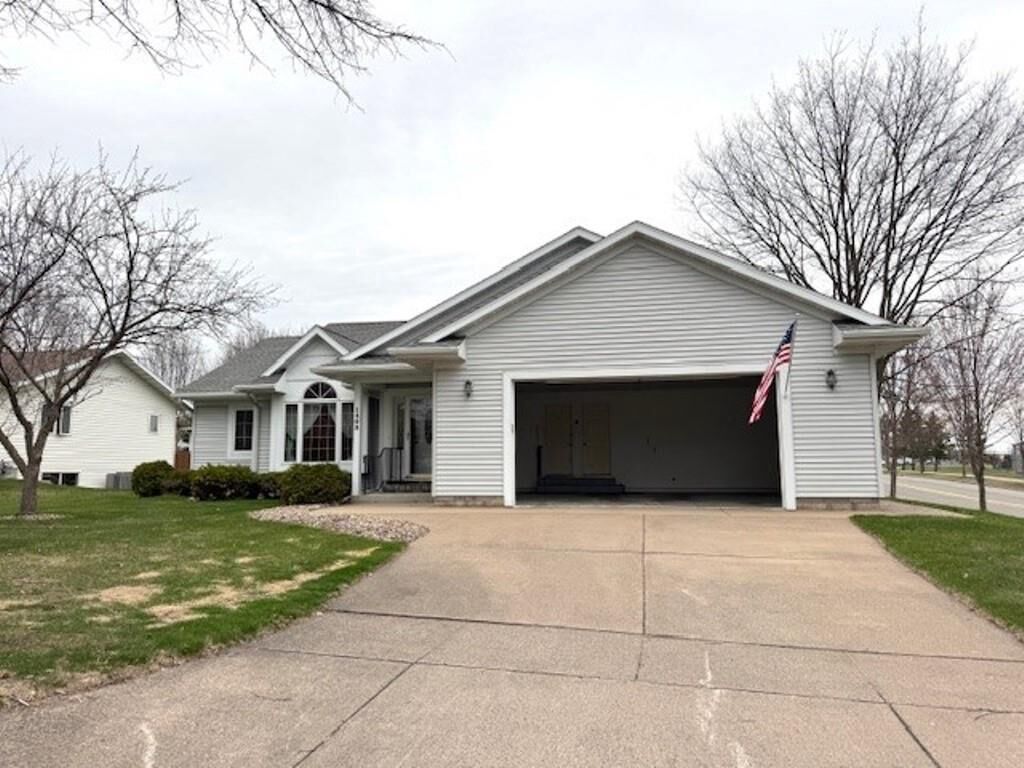 Property Photo:  1402 West Knox Street  WI 54401 
