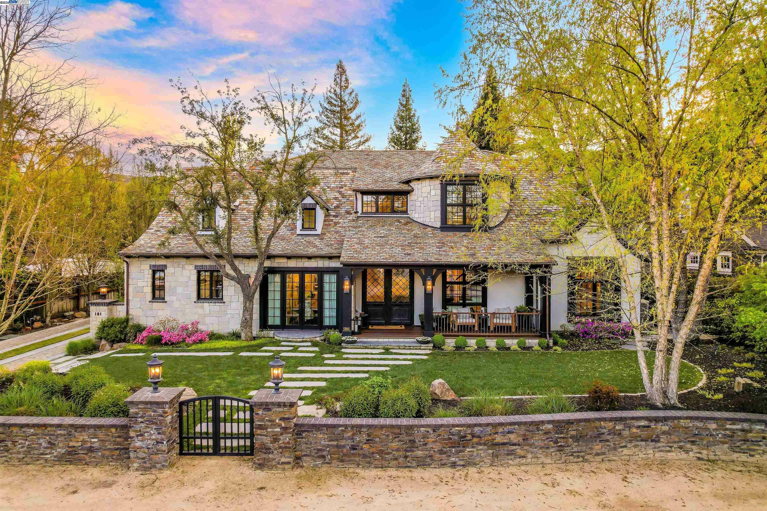 Property Photo: 181 Sonora Ave CA 94526
